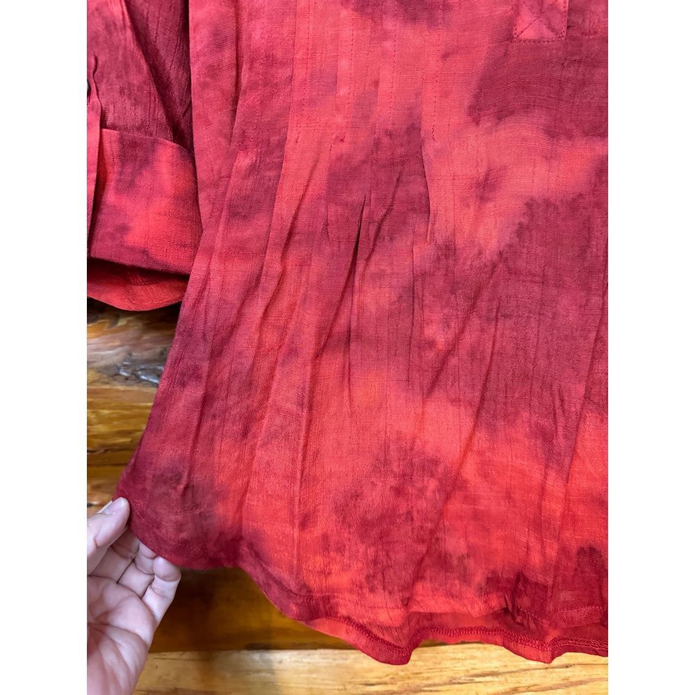 New Directions Red Tie Dye V-Neck Blouse Size‎ Small - Picture 3 of 6